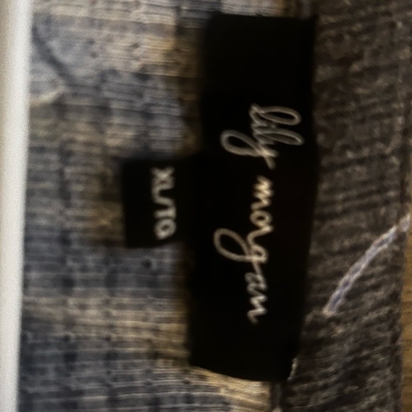 Floral Blue and White Women's Top - Picture 4 of 6